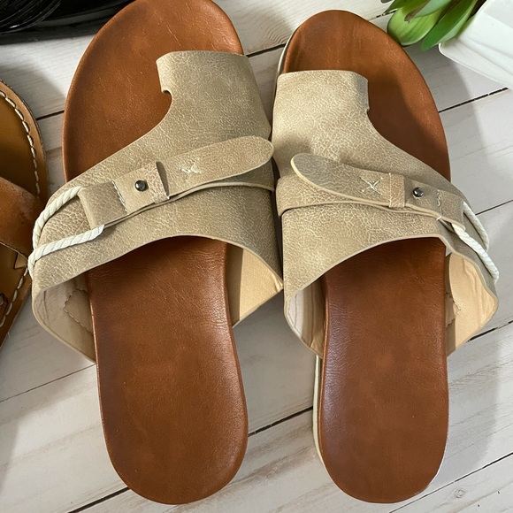 Three Pairs! Sandal and Flip Flop Bundle. Gap, Michelle D Shoes - Picture 6 of 11